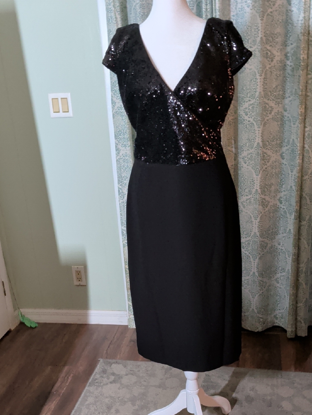 Dress the Population Black Sequin V-Neck Midi Dress